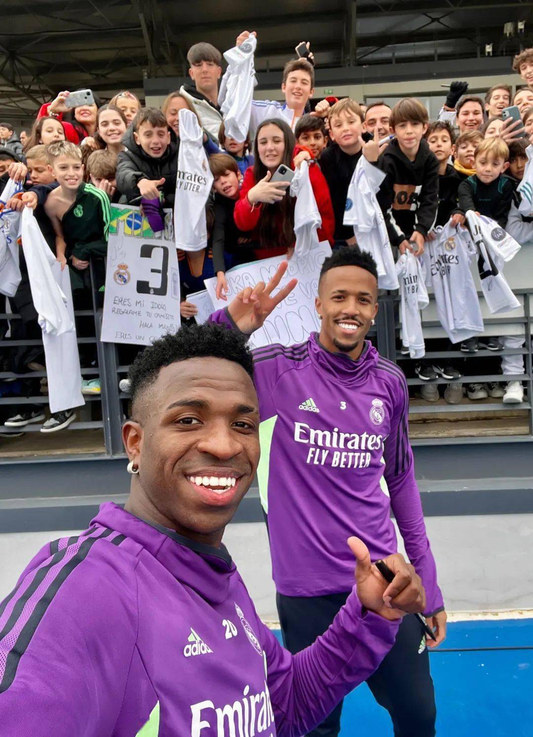 关于纽卡斯尔训练开放日，赛后调整名单引欢呼，国王杯在即，年轻球员得到机会的信息