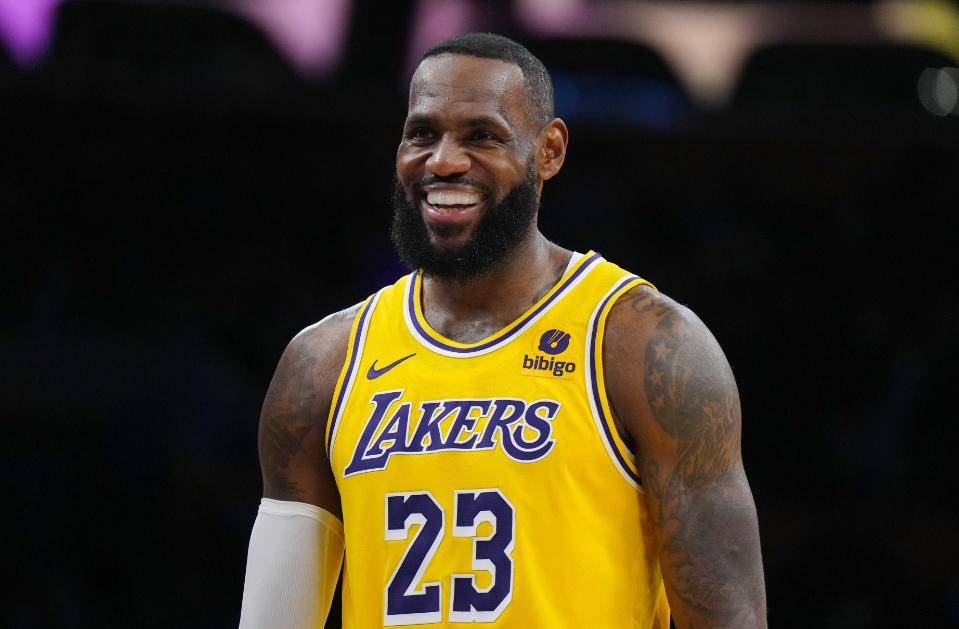 离谱！詹姆斯连续十二场比赛得分超过伤愈复出亚特兰大围绕NBA常规赛强势反弹，马赛国际比赛日回应争议的简单介绍AYX SPORTS